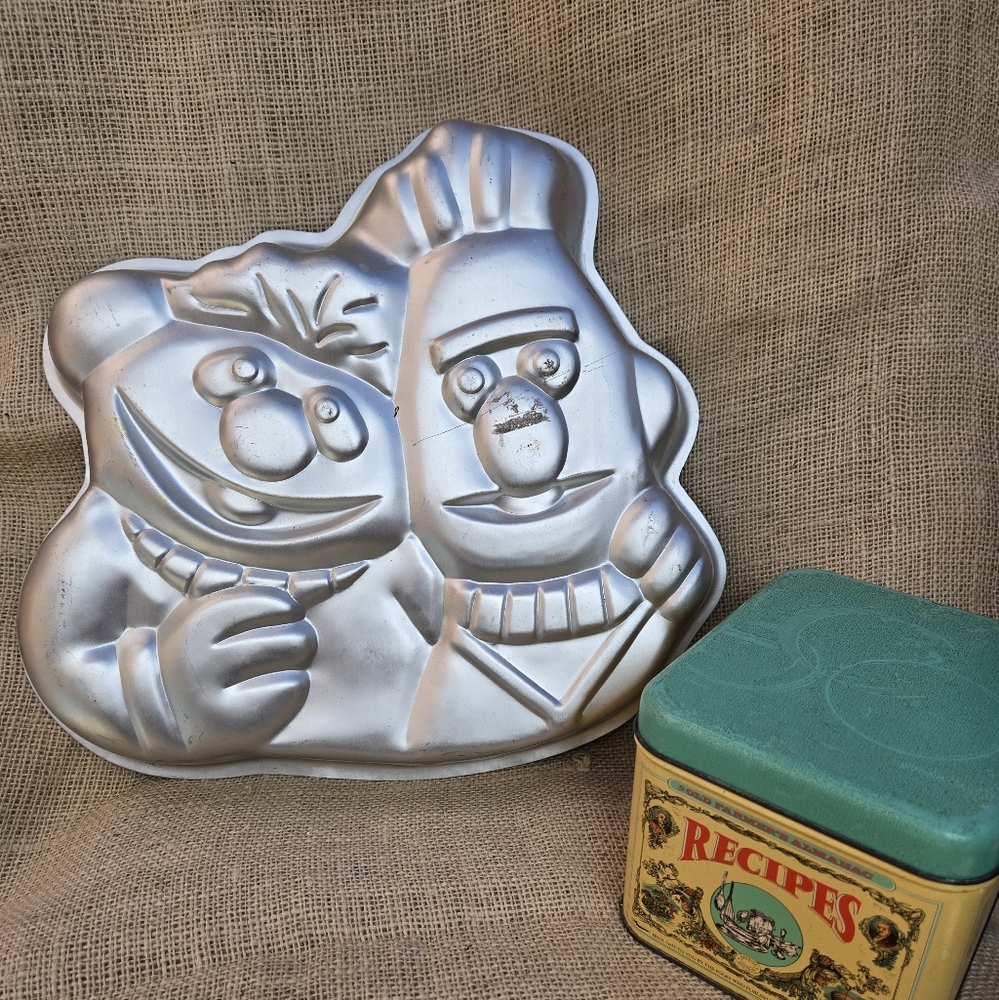 Vintage 1977 Wilton Ernie and Bert Cake Sesame Steet Muppets Baking Pan